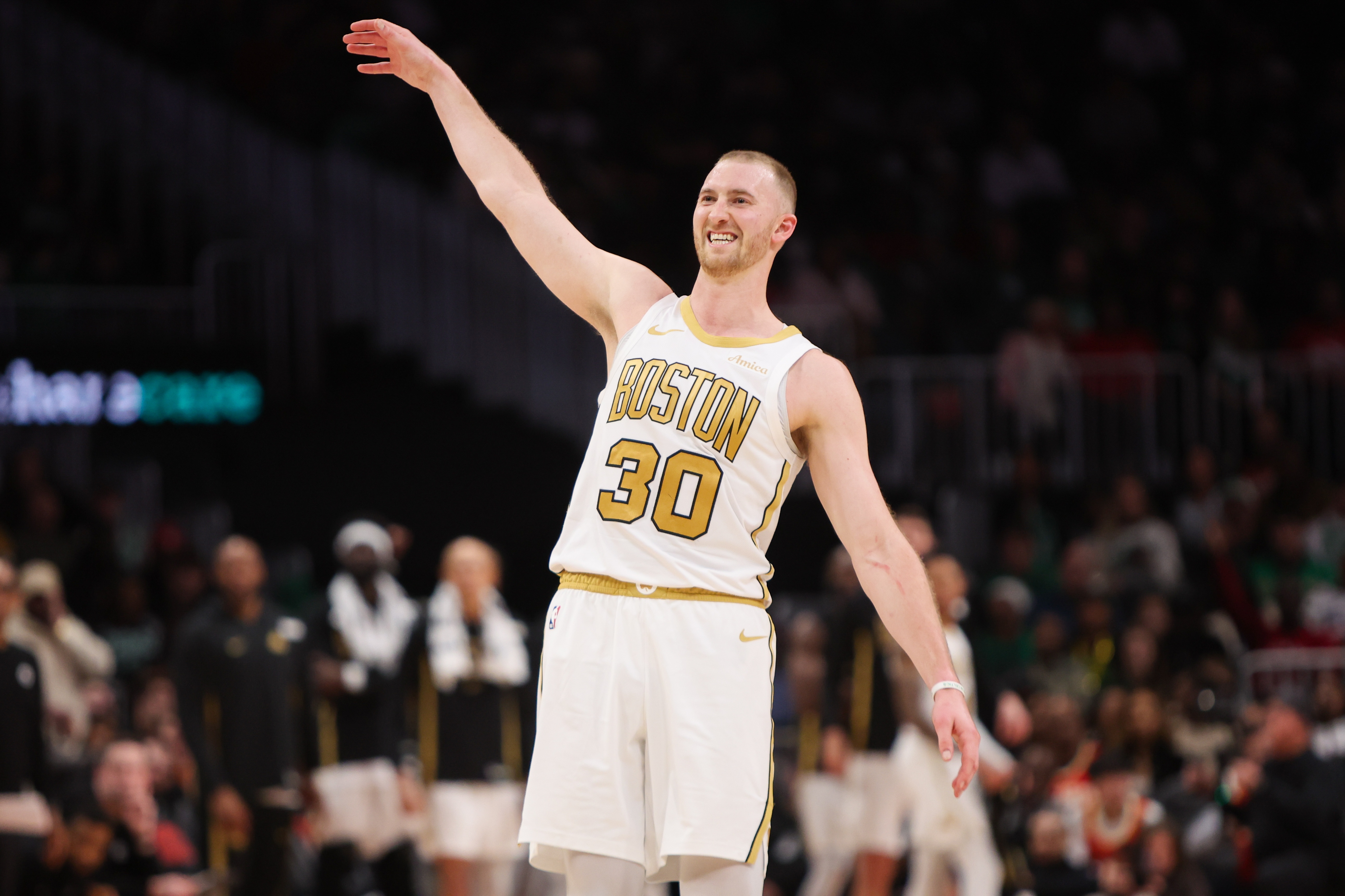 九游娱乐app-真准啊!豪泽8中6&5记三分拿下17分6板3助